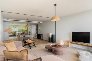 Savoy Monumentalis VII by An Island Apart