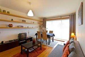 Modern and quiet T1 with private Garage