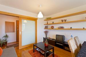 Modern and quiet T1 with private Garage