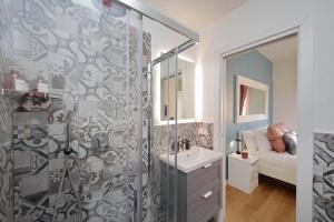 Spacious and cozy apartment near Metro A