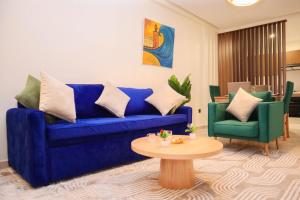 R107- Incredible 1BR Apartment with King size bed and Green Balcony