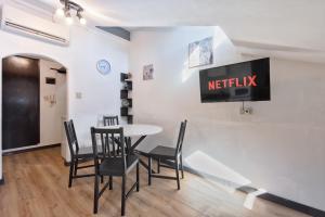 Rooftop Heaven, Mini Attico vicino alla stazione