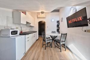 Rooftop Heaven, Mini Attico vicino alla stazione