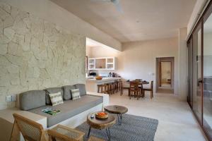 Luxe 3BR Jungle Escape with Plunge Pool