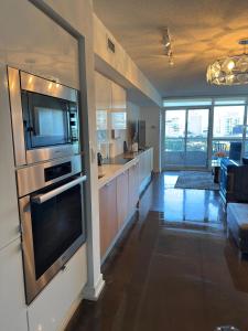 Toronto Downtown Luxurious Stylish 3 Bedroom 3 Bath 2 Balconies near Rogers Centre lakeview condo
