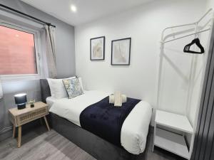 Long Stays Welcome 4BR 3 Bath Parking Garden