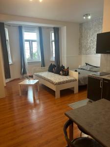 1 st may plaza de luxe