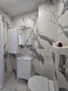 Niepodległości Park View Studio by BookingHost