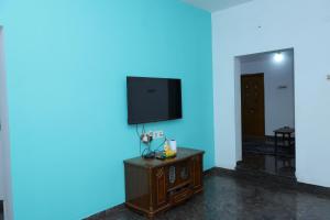 2Bhk White House Near Isha By Shivalaya Stays