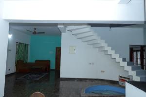 2Bhk White House Near Isha By Shivalaya Stays