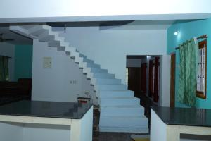 2Bhk White House Near Isha By Shivalaya Stays
