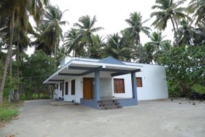 2Bhk White House Near Isha By Shivalaya Stays