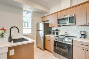 Modern Denver Gem Near DU, Parks and Shops!