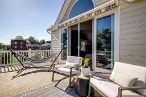 Waterfront Cambridge Cottage Steps to Marina!