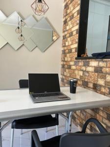 Ape completo! Wi-Fi, ar condicionado, bem localizado