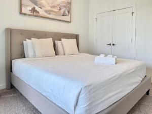 Modern 1-Bedroom Condo in Downtown Atlanta 525Pkwy517