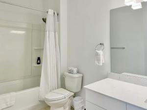 Modern 1-Bedroom Condo in Downtown Atlanta 525Pkwy517