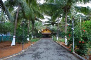 Wood House Near Isha And Karunya University by Shivalaya