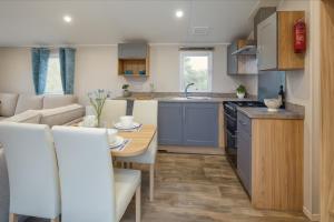 Marton Mere Holiday Village - Holiday Accommodation 17890