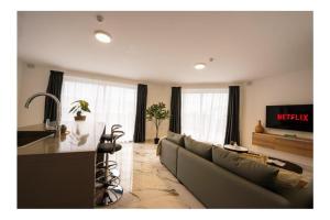 Exclusive Corner Penthouse with Terrace - by HostMT