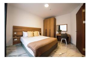 Exclusive Corner Penthouse with Terrace - by HostMT