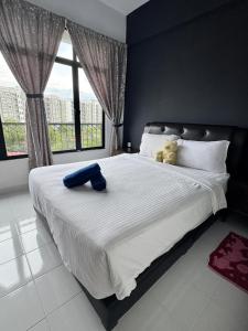 Roamia Retreat - Noir Stay