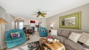 New, New, NEW!, 3 Pools, Right on Siesta Beach!