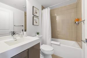 Bright 2BR Downtown Toronto Condo