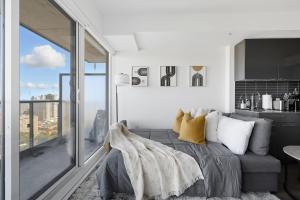 Bright 2BR Downtown Toronto Condo