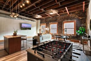 Soaring Designer Ceiling Condo near Market Square