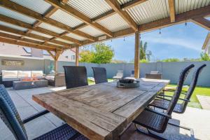 New king Beds Pool Hot Tub Outdoor Fireplace