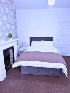 Chatham Home for 4, Walk to Hospital & Free driveway Parking