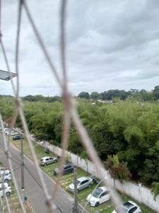 Apartamento completo em condomínio com piscina próximo a praia