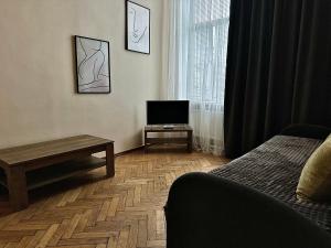 2-Bedroom Central Apartment - Philharmonic Square