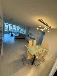 Spectacular Large 3 Bedroom 3 Bath Condo Downtown Toronto Lakeview