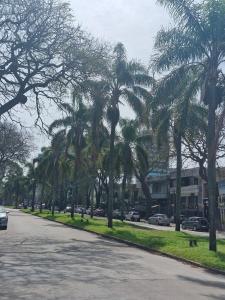 Al lado de la playa, restaurantes y el WTC