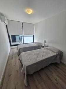 Al lado de la playa, restaurantes y el WTC