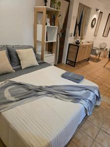 Cerca de la plaza principal a estrenar