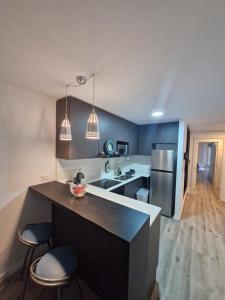 Al lado de la playa, restaurantes y el WTC