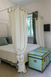 House on the green hills of the Sorrento coast, "LAngolo degli ulivi"