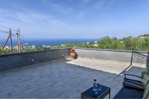 House on the green hills of the Sorrento coast, "LAngolo degli ulivi"