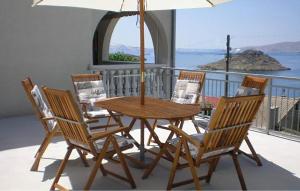 2 Bedroom Cozy Apartment In Sveti Juraj