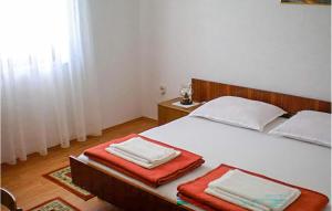 2 Bedroom Cozy Apartment In Sveti Juraj