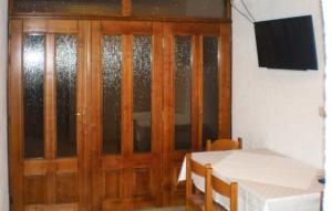 2 Bedroom Cozy Apartment In Sveti Juraj