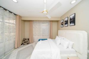 Ivory Block Apartment Modern 3BR in Mikocheni