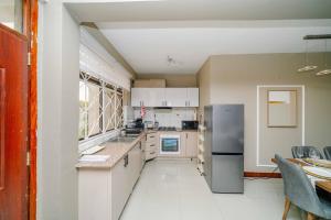 Ivory Block Apartment Modern 3BR in Mikocheni