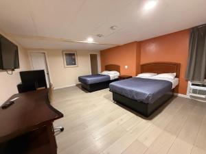 Travelers Motor Lodge
