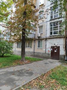 Двокімнатна на першому поверсі Нивки