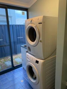 Cheerful Sunny Garden Close Fremantle Netflix Wine