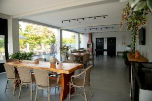 Apt Vista Mar 100m da Praia Piscina 2 Suítes